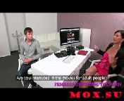 Молодой парень прет зрелую телку с большими буферами